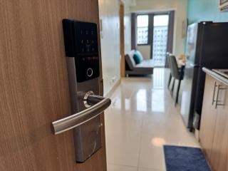 Shore 3 Residences Room 1659 infront of SM MOA - Manila - 1