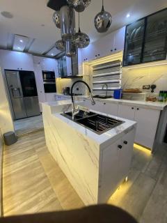 Luxury Smart Retreat Home - Lagos - 8