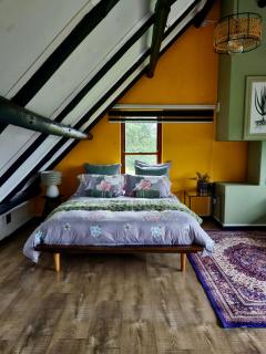 Rustic Farmhouse, Curry's Post - SOLAR POWERED - - 6