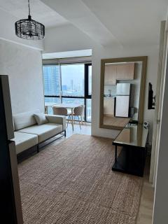 Condo Roughly 30 mins from NAIA with view of Greenhills - Manila - 9