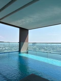 BTS Bearing 23Fl 68sqm condo with open city view Shared rooftop and gym - 1