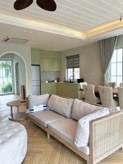 Villa Novaword Phan Thiết 3BR- TẶNG VÉ CÔNG VIÊN - Bình Tú - 0