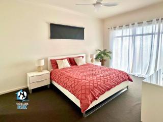 Modern Coastal with Sparkling Sea Views in Victor Harbor - 1