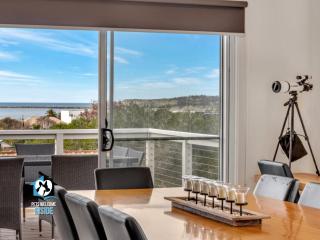 Modern Coastal with Sparkling Sea Views in Victor Harbor - Victor Harbor - 6