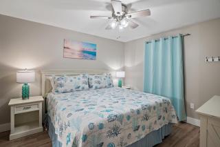 Pelican Beach Resort Destin - Destin - 7
