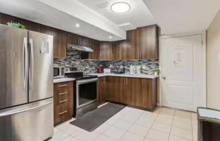 Comfortable & Cozy 2BR Hideaway - Brampton - 4