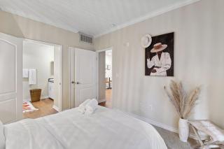 Ideal 1BR Apt in Santa Monica Pool, Gym, Free Parking 2 min to Promenade - Los Angeles - 2