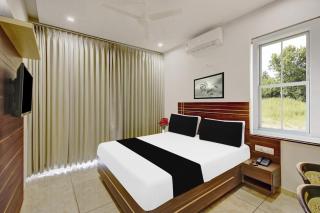 Super Townhouse Oak Dharwad formerly Rising Resort & Spa - Mugad - 0