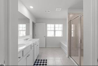 Elegant Townhouse Retreat Near Mall Of Georgia - 8