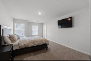 Elegant Townhouse Retreat Near Mall Of Georgia - 5