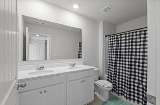 Elegant Townhouse Retreat Near Mall Of Georgia - 4