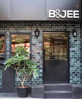 Modern 2 BR Bandra Trendy Location - Mumbai - 9
