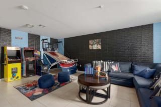 Newark Gem 6BR, 5BA - Sleeps 20 - Walk to Prudential Center and Newark Penn Station, Near EWR and American Dream Mall, includes Parking - WiFi - Laundry - Backyard - Gym - Newark - 0