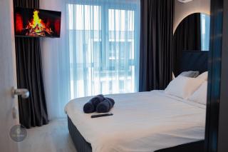 2-Level Luxury 1-Bedroom Duplex with Balcony near Promenada Mall - 3