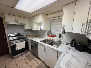 Airport Homestay - 24 Hrs Self-Check-in, Near Transit - Abbotsford - 8