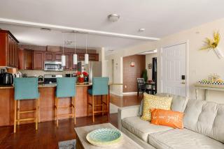 Newark Gem Ruby 3BR, 3BA - Sleeps 12 - Walk to Prudential Center and Newark Penn Station, Near EWR and American Dream Mall, includes Parking - WiFi - Laundry - Backyard - Gym - Newark - 8