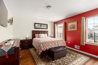 Newark Gem Ruby 3BR, 3BA - Sleeps 14 - Walk to Prudential Center and Newark Penn Station, Near EWR and American Dream Mall, includes Parking - WiFi - Laundry - Backyard - Gym - Newark - 1