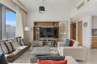 Elegant Creekside 1BR with Panoramic Views - 1