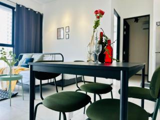 Modern 3BR Getaway Perfect for Families & Groups 10 pax - 9