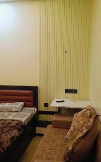 Shri Hari Hotel - - 3