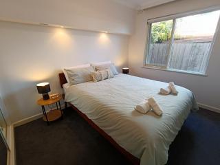 Cute, Cosy and Central Apartments in Essendon with Free Parking - Melbourne - 0