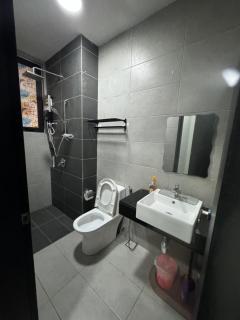 Cozy & Chic 3BR Apartment Great Location 2-10pax - Jelutong - 3