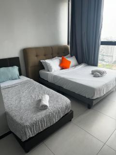 Cozy & Chic 3BR Apartment Great Location 2-10pax - Jelutong - 2