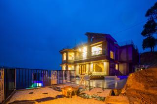 Alaya Stays Pine Shadow Flamingo Suite with Views & Restaurant - 4