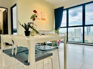 Spacious 3BR Retreat Comfort & Convenience in Prime Location 2-10pax - Jelutong - 1