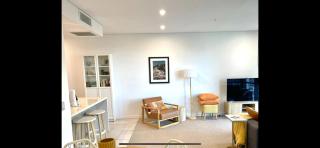 Cozy 1-Bedroom Unit in the Heart of the Gold Coast - 6