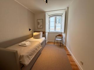 C1 Remodeld Beautiful Charming 2br Apartment - Bairro Alto - Lisbon - 2