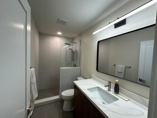 Renovated WFH with private beach access - 2