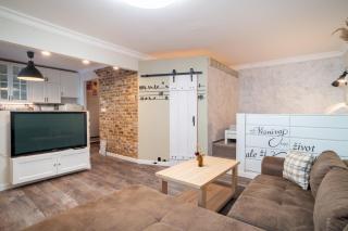 Stylish Urban Condo - Bratislava - 0