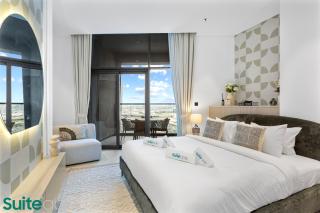 Luxe 2 Bedroom with Burj Khalifa and Canal Views - 9