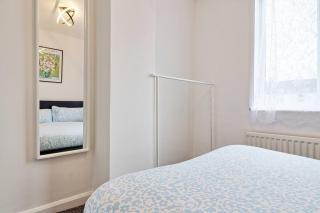 Spacious 4 Bedroom Home - Sleeps Up to 9 Guests - Chelmsford - 9