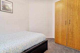 Spacious 4 Bedroom Home - Sleeps Up to 9 Guests - 8