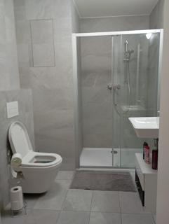 Nový apartmán v centru, soukromé parkování - 2