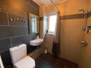 Wee Cruive immaculate studio apartment - 1