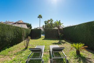 Beautiful 3BR with Garden & Pool Access - 8