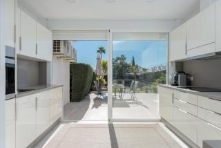 Beautiful 3BR with Garden & Pool Access - 2