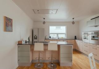 Spacious 3BR Apt - Parking - Near City Center - 7