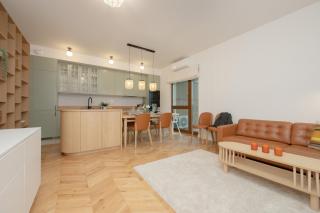 LUX Pastel Oasis Family Apartment with Parking & Gym by Renters Prestige - 3