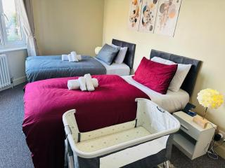 Private Room in a Well Appointed Centrally Located Apartment by the Sea - 1