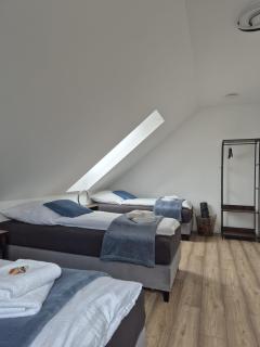 Luxsuite Still und Komfort 2 Balkon Elektrogrill Tischfussball TV-75 Zoll - 6