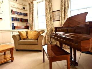 Georgian House - Great for Groups & Celebrations! Located in Central Chichester with Parking - Chichester Holiday Properties - Chichester - 4