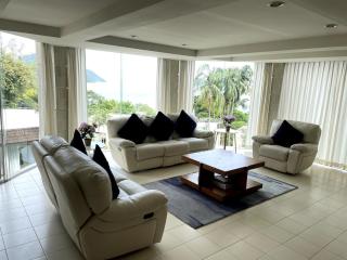 3-bed house with Private beach - 3