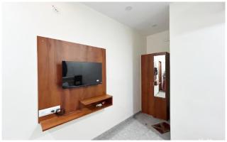 PREMIUM HOTEL UJJAIN - G A R I M A - Near Mahakal Temple And Rivar - Railway Station - Hygiene & Spacious Room - with wifi- and PARKING Facilities - BEST HOTEL IN UJJAIN - 2