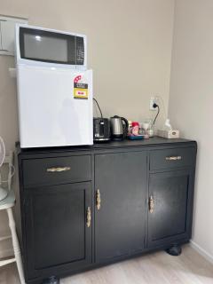 Cozy Ensuite Room with Amenities & Private Entrance - 9