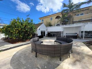 Spacious 5BR Private Home 5 minutes to Rodeo Drive with Hot Tub Spacious Backyard Parking - 0