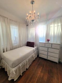 Spacious 5BR Private Home 5 minutes to Rodeo Drive with Hot Tub Spacious Backyard Parking - Los Angeles - 1